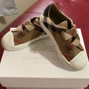 Kid Burberry shoes